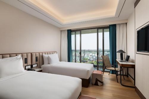 Postel nebo postele na pokoji v ubytování Sayarsan Hotel Yangon