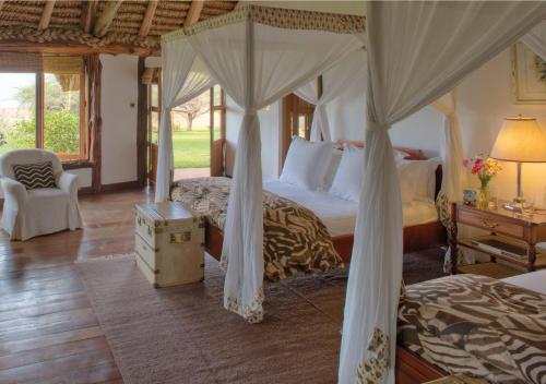 En eller flere senge i et værelse på Kifaru House