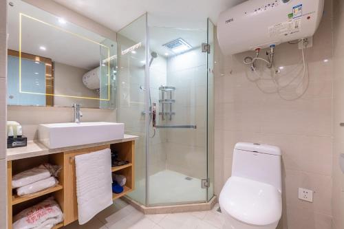 Ένα μπάνιο στο July Apartment