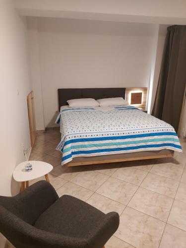 Posteľ alebo postele v izbe v ubytovaní ADLER 5 COZY ATHENS DOWNTOWN STUDIO