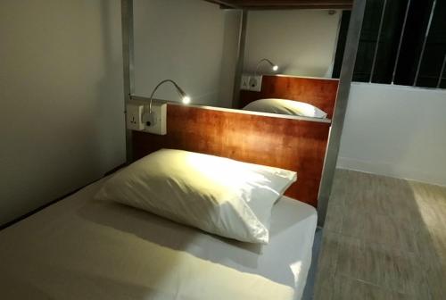 Una cama o camas en una habitación de Tony Central Hostel