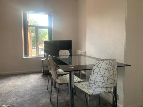 Gallery image of Comfortable 2 bedroom Apartment 7 Minute Walk to Train Station in Birmingham