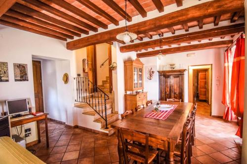 Agriturismo Podere Biancospino piscina privataにあるシーティングエリア