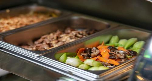 Jídlo v hotelu nebo okolí