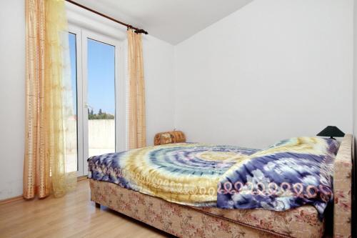 Postel nebo postele na pokoji v ubytování Apartments with a parking space Pirovac, Sibenik - 6276