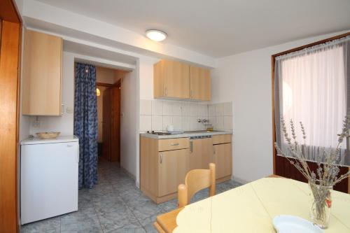 Kuchyň nebo kuchyňský kout v ubytování Apartments with a parking space Povljana, Pag - 6315