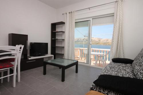 TV a/nebo společenská místnost v ubytování Apartments by the sea Zubovici, Pag - 6394