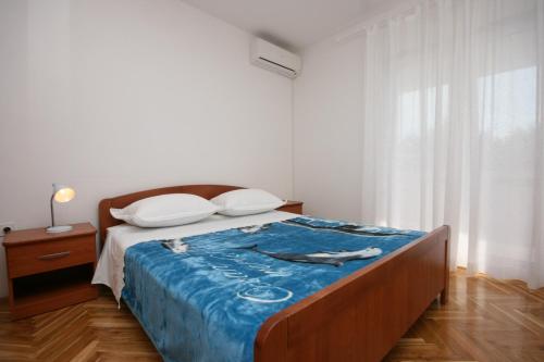 Postel nebo postele na pokoji v ubytování Apartments by the sea Stara Novalja, Pag - 6375