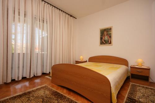 Posteľ alebo postele v izbe v ubytovaní Apartments by the sea Pag - 6383