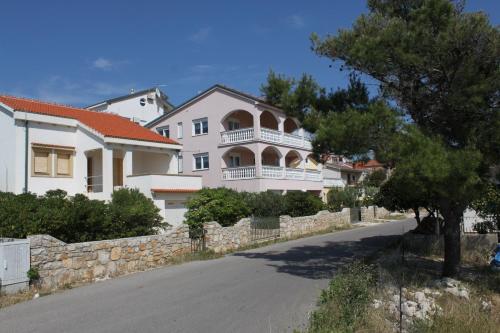 Fotografie z fotogalerie ubytování Apartments with parking space Povljana, Pag - 6296 v destinaci Povljana