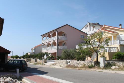 Fotografie z fotogalerie ubytování Apartments with parking space Povljana, Pag - 6296 v destinaci Povljana