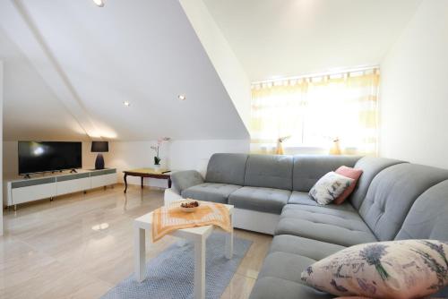 Apartments with parking space Vodice - 6271
