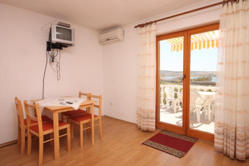 TV a/nebo společenská místnost v ubytování Apartments with parking spaces Kustici, Pag - 6392