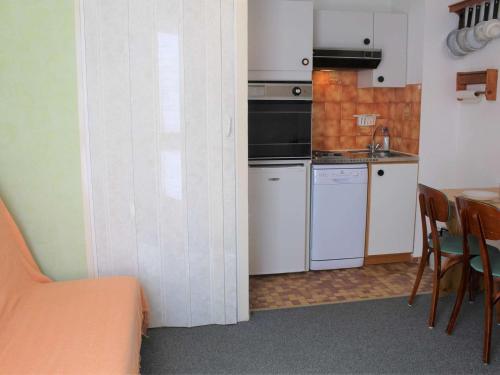 Kjøkken eller kjøkkenkrok på Appartement Vars, 1 pièce, 3 personnes - FR-1-330B-81