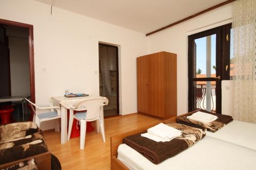 Apartments with parking space Starigrad, Paklenica - 6431