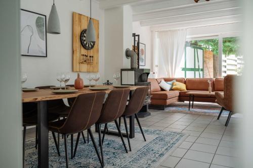 a living room with a dining room table with chairs at Gemütliches Fachwerkhaus im Herzen Nideggens in Nideggen