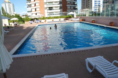 สระว่ายน้ำที่อยู่ใกล้ ๆ หรือใน Torre Long Beach