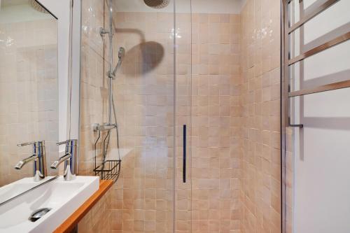 Chic Apartment -2BR-6P- Invalides