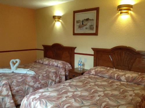Tempat tidur dalam kamar di Hotel Real del Valle