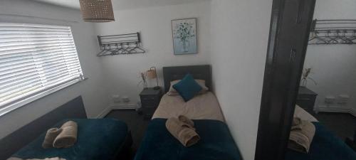 a living room with a couch and a mirror at 6-min Walk to New Cross Parking Long Stay Discounts in Fallings Park