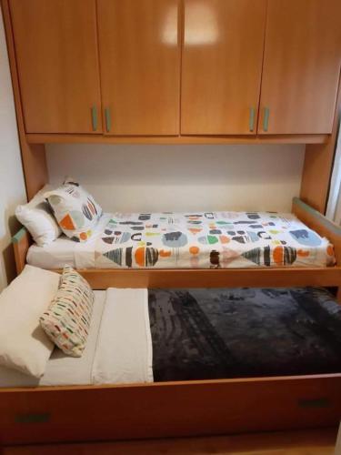Ein Bett oder Betten in einem Zimmer der Unterkunft Rooms 2 and 1 Beds near Sevilla Center