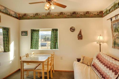 Φωτογραφία από το άλμπουμ του Wilderness Cabin - Eden Valley σε Oroville