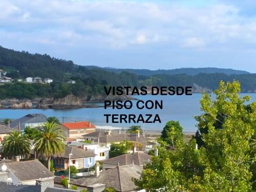 Una ciudad con vistas al agua y casas en Rua Granxas, n 13, Piso con terraza o Estudio sin terraza, en Viveiro