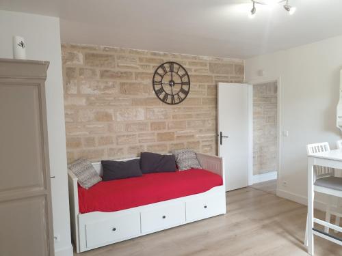 a bedroom with a bed with a brick wall at Le Gîte Senlisien in Senlis