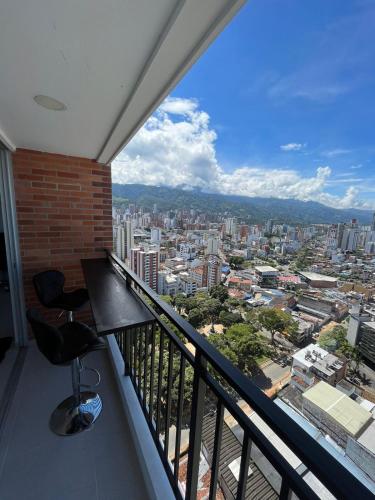 a balcony with a view of a city at Habitación Auxiliar en Apto Compartido piso 26 in Bucaramanga