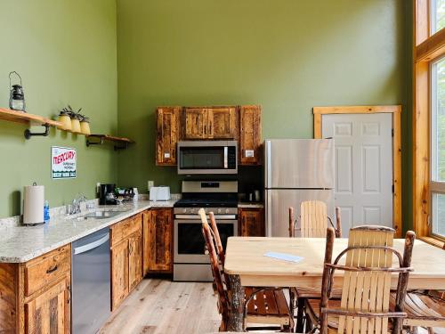 A cozinha ou kitchenette de Cranberry Inn
