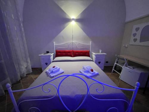 a bedroom with a bed with two towels on it at B&B Le Volte 27 in Gravina in Puglia
