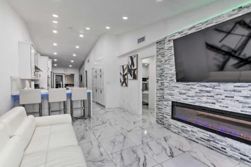 Pet-Friendly Hialeah Gardens Modern Retreat! – Photos 4