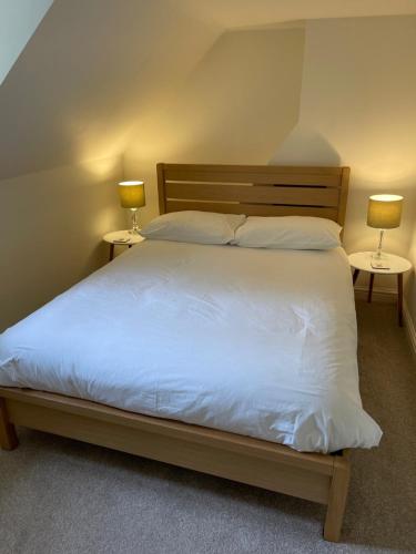 Postel nebo postele na pokoji v ubytování Roadside Cottage