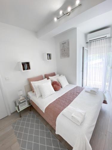 Homey apartment with a view