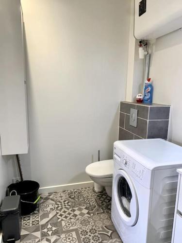 Photo de la galerie de l'établissement La Garde : joli studio dans résidence, à La Garde