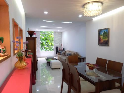 EXCLUSIVO 100m Praia Copacabana - 2qts - Varanda - Hidro - Maison Copa Prime休息區