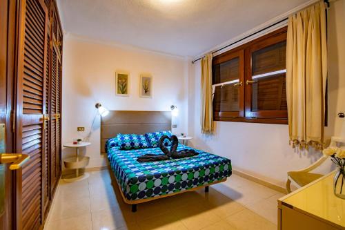 a bedroom with a bed in a room at Alquilaencanarias-Medano Tío Claudio beachfront in El Médano