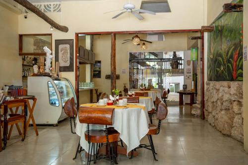 ห้องอาหารหรือที่รับประทานอาหารของ Hotel - Museo Xibalba