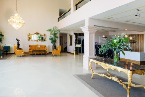 a lobby with a table with a vase of flowers on it at Lagos Del Calafate in El Calafate