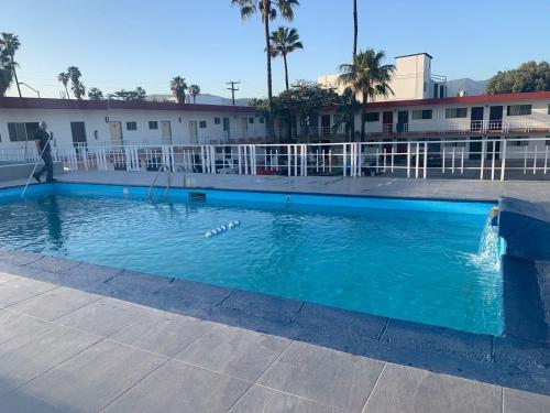 a swimming pool in front of a building at Hotel Presidente in Ensenada
