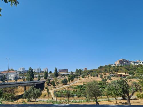 - Vistas a la ciudad desde la carretera en Casa Vale Apartments, en Lisboa