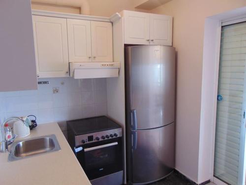 A kitchen or kitchenette at Lovingly restored apartment Galatsi