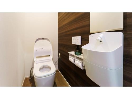 a bathroom with a toilet and a sink at Bears Stay Kumejima Eef Beach - Vacation STAY 85666v in Kumejima