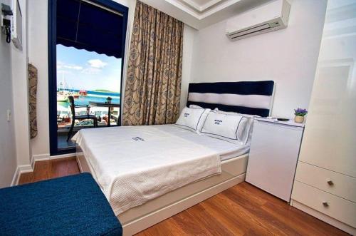 Кровать или кровати в номере Urla Marin otel