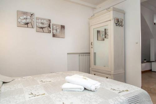 A bed or beds in a room at Il Salotto di via Giulia