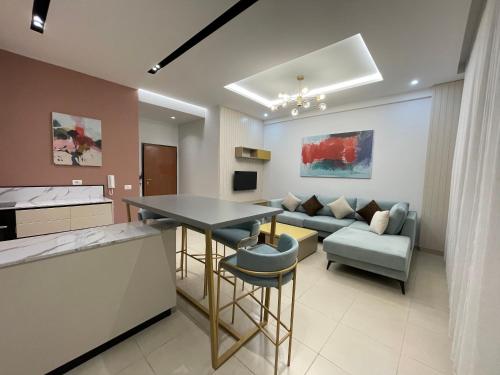 Una cocina o zona de cocina en Domi Luxury beach view apartments in Saranda