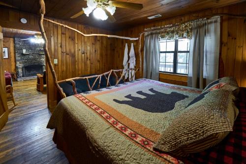 a bedroom with a bed in a log cabin at A Cabin In The Woods in Pigeon Forge