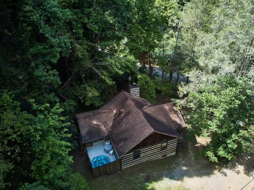 an overhead view of a cabin in the trees at A Cabin In The Woods in Pigeon Forge