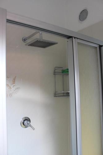 a shower with a glass door in a bathroom at Casa Lia in Lesa