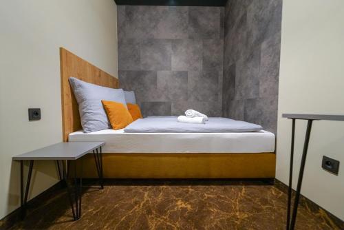 Postel nebo postele na pokoji v ubytování CHORS like a hotel - Capsule & NFT Boutique Hostel Bratislava - City Center